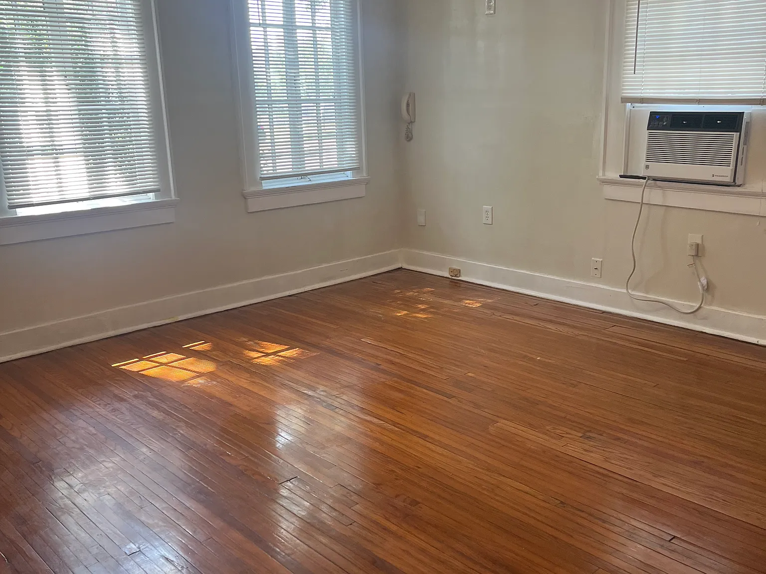 Studio, 425 sqft, $925 — Photo 2