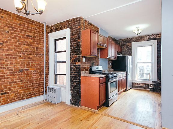 3rd image of 1428 Putnam Ave #2I