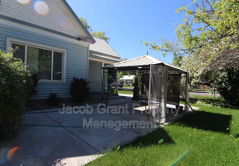 380 Hill St — Photo 10