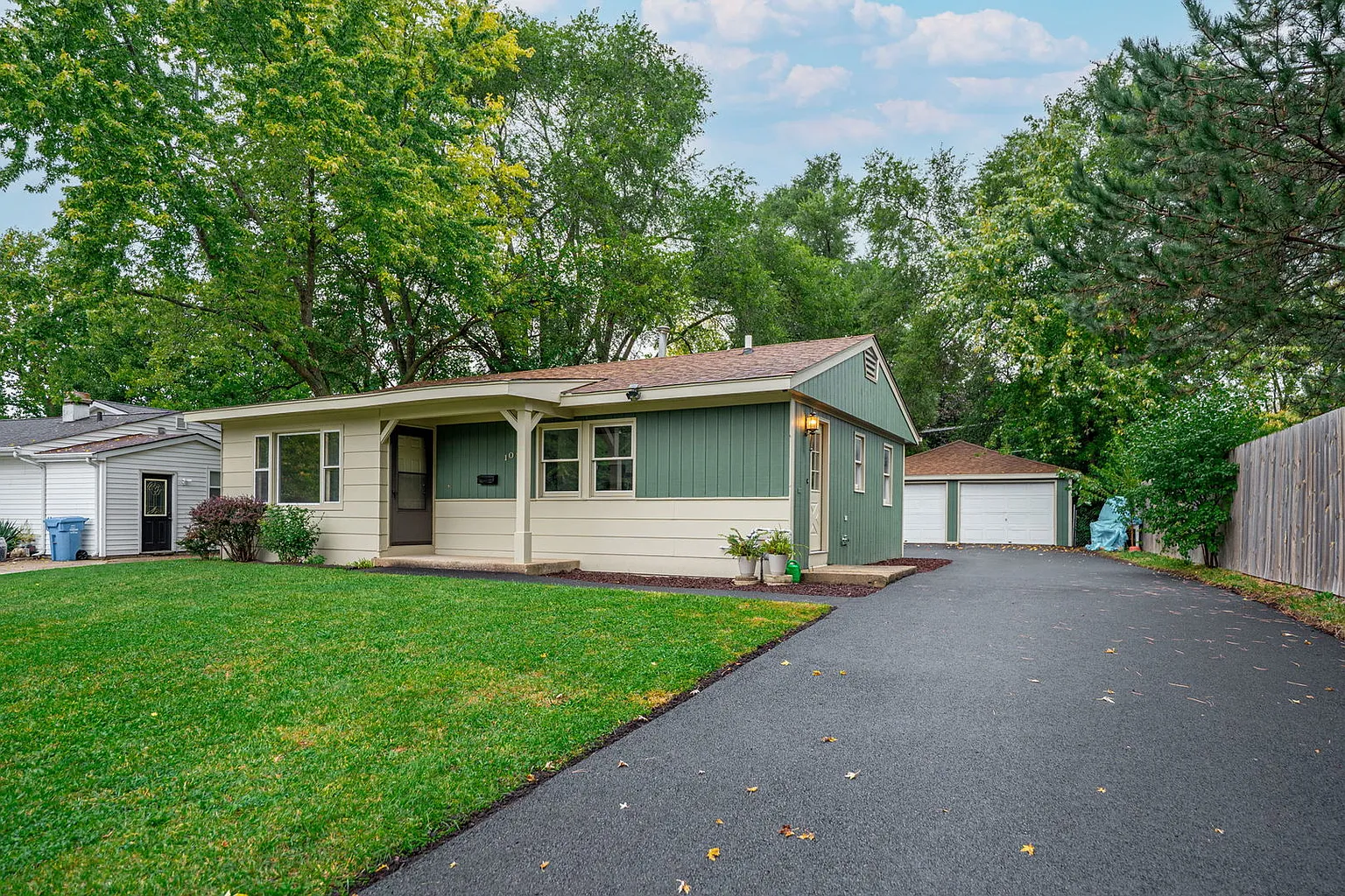 103 Hickory Dr photo 1