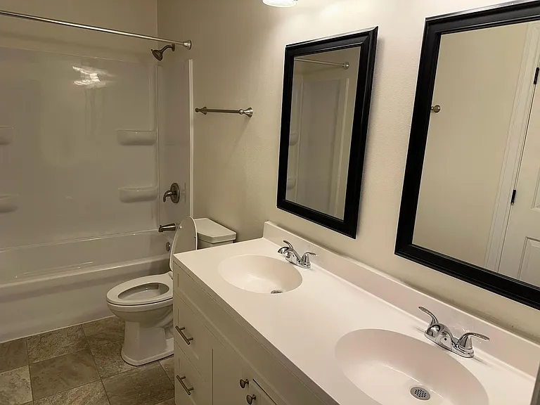 The Court Apartments — Photo 19
