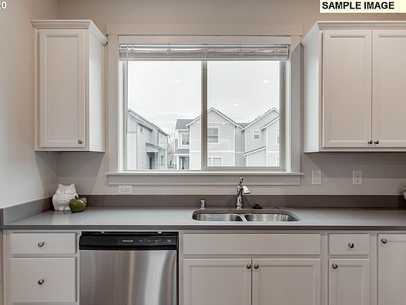 5th image of 168 Loganberry Ct