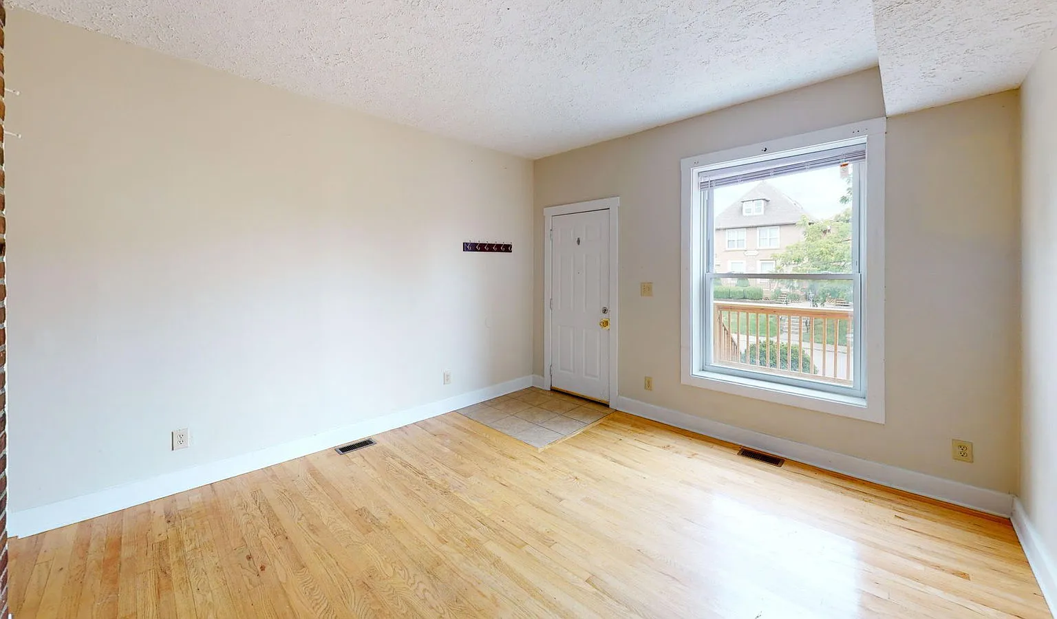 3 bed, 1.0 bath, $1,656 — Photo 1