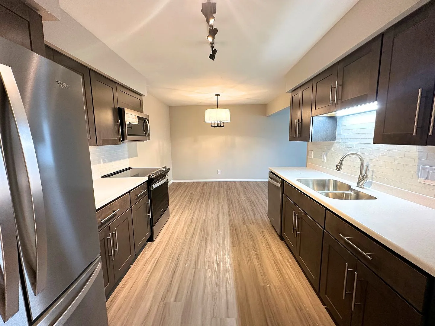 Cedarburg Townhome with attached garage, Newly Renovated with in unit laundry — Photo 4