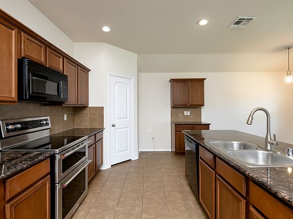 4th image of 1101 Monaco Dr