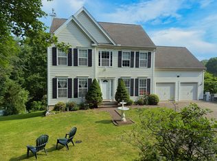 29 Swift St, Branford, CT 06405