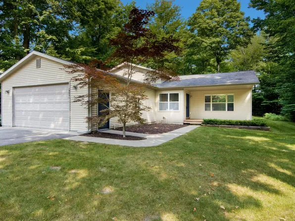 19921 Beechridge Dr, Lake Ann, MI 49650