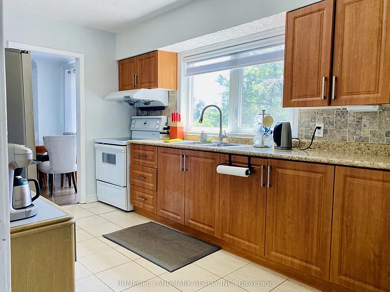 59 Elizabeth Cres S — Photo 4