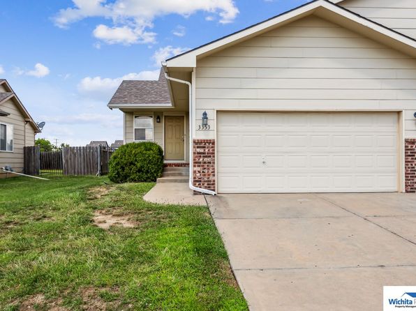 3353 N Governeour Cir