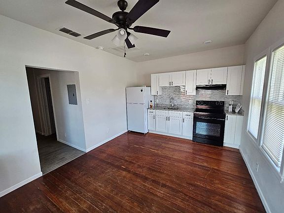 2nd image of 2800 Morales St