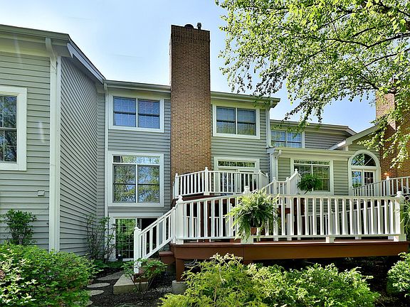 3rd image of 2S717 Parkview Dr