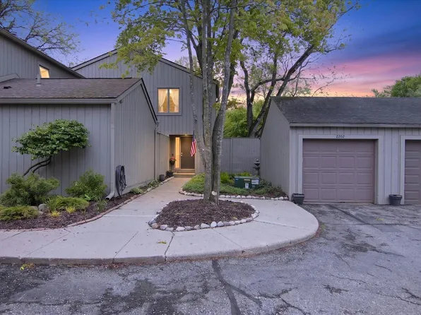 2202 Applewood Ct, Ann Arbor, MI 48103