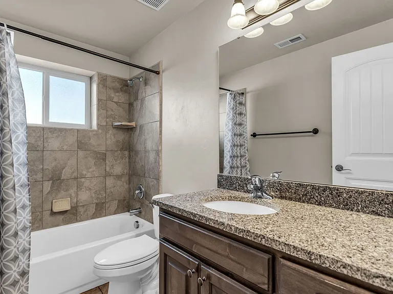 1377 S 4300 W — Photo 32