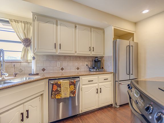 5th image of 209 Sequoia Park Dr