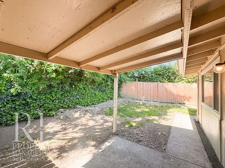 2733 Hefner Ave — Photo 15