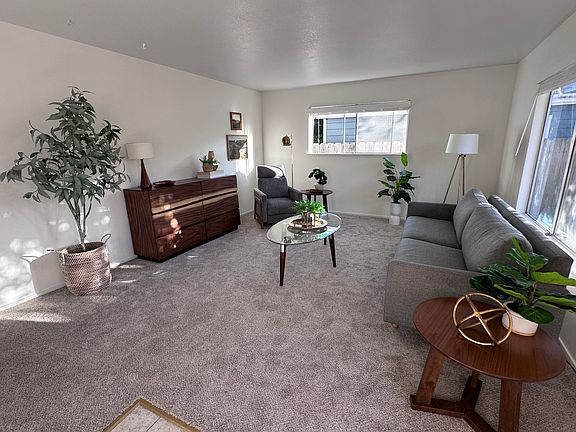 5th image of 616 Oak Dr APT A