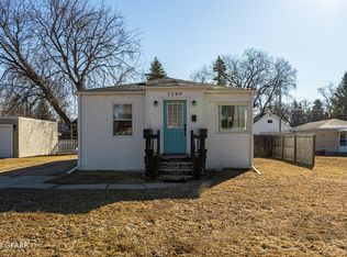 1209 Oak St, Grand Forks, ND 58201