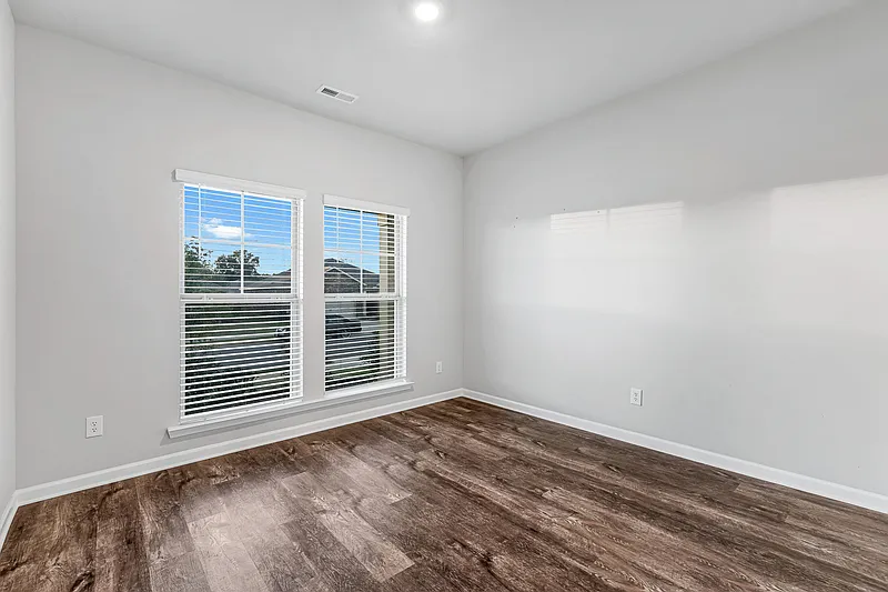 4 bed, 3.0 bath, 2109 sqft, $2,025 — Photo 4