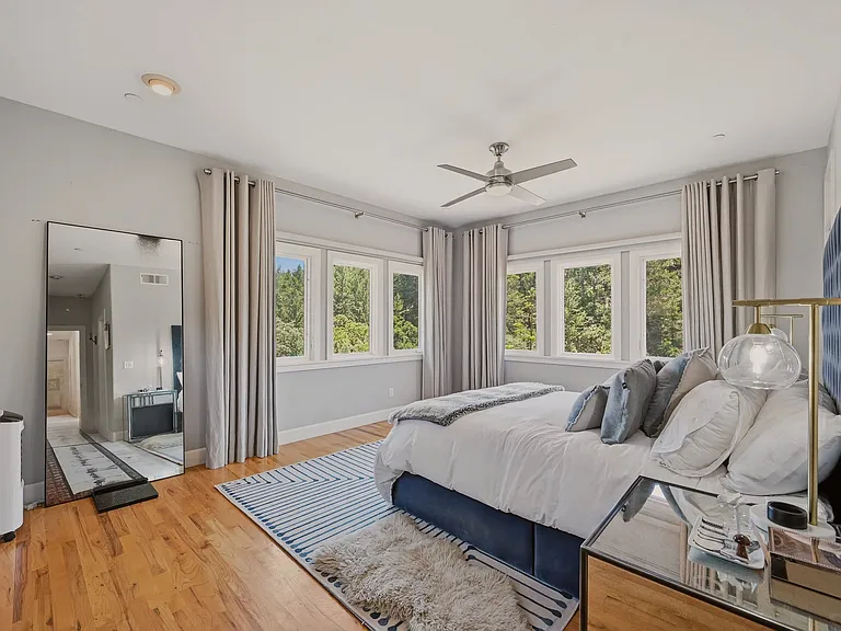 2491 Spring Mountain Rd — Photo 44