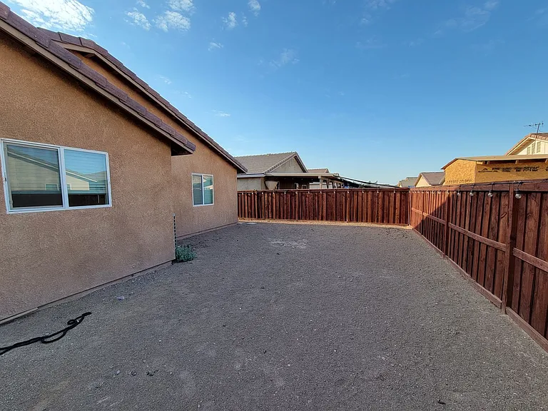 2728 Brighton St — Photo 20