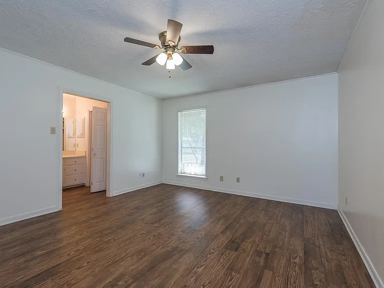 2805 Normand Dr — Photo 4