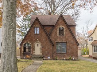 904 Beverly Rd, Cleveland Heights, OH 44121
