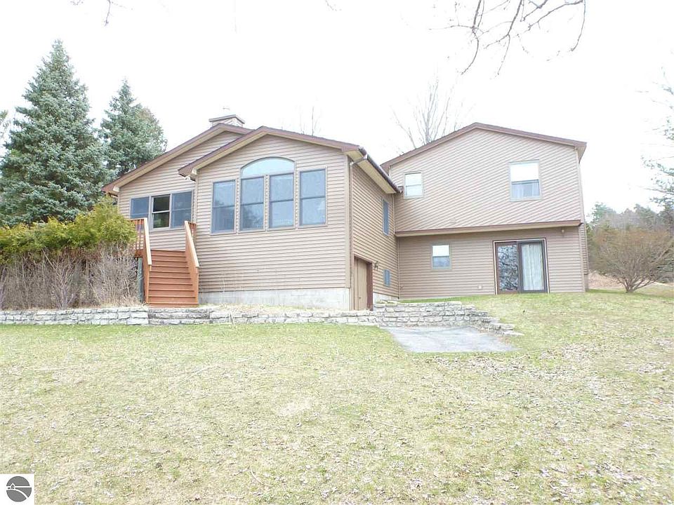 1st image of 8519 Fairway Dr