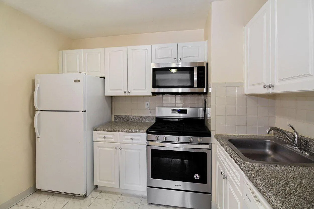 1 bed, 550 sqft, $2,999 — Photo 2