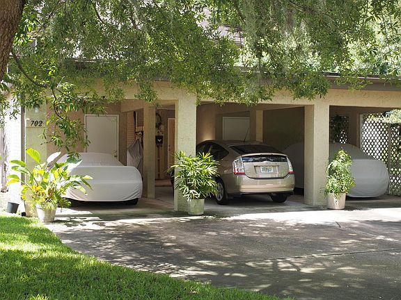 2nd image of 700 E Amelia St