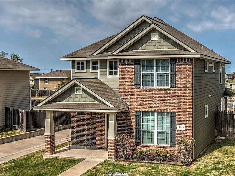 4115 McFarland Dr — Photo 2