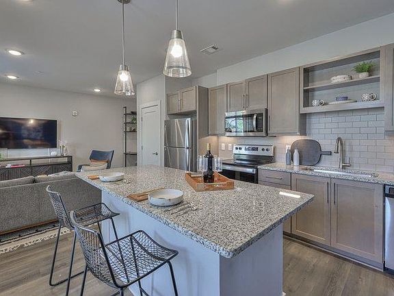 5th image of 1801 Meridian St #68e9f92ed