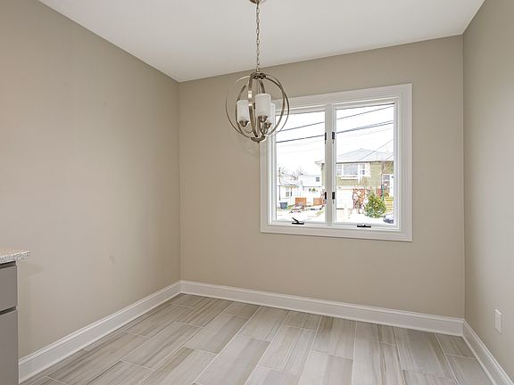 4th image of 1 Evans St W