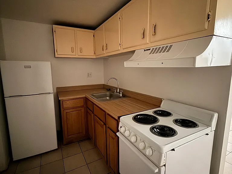 254 S 10th St #1-R — Photo 9