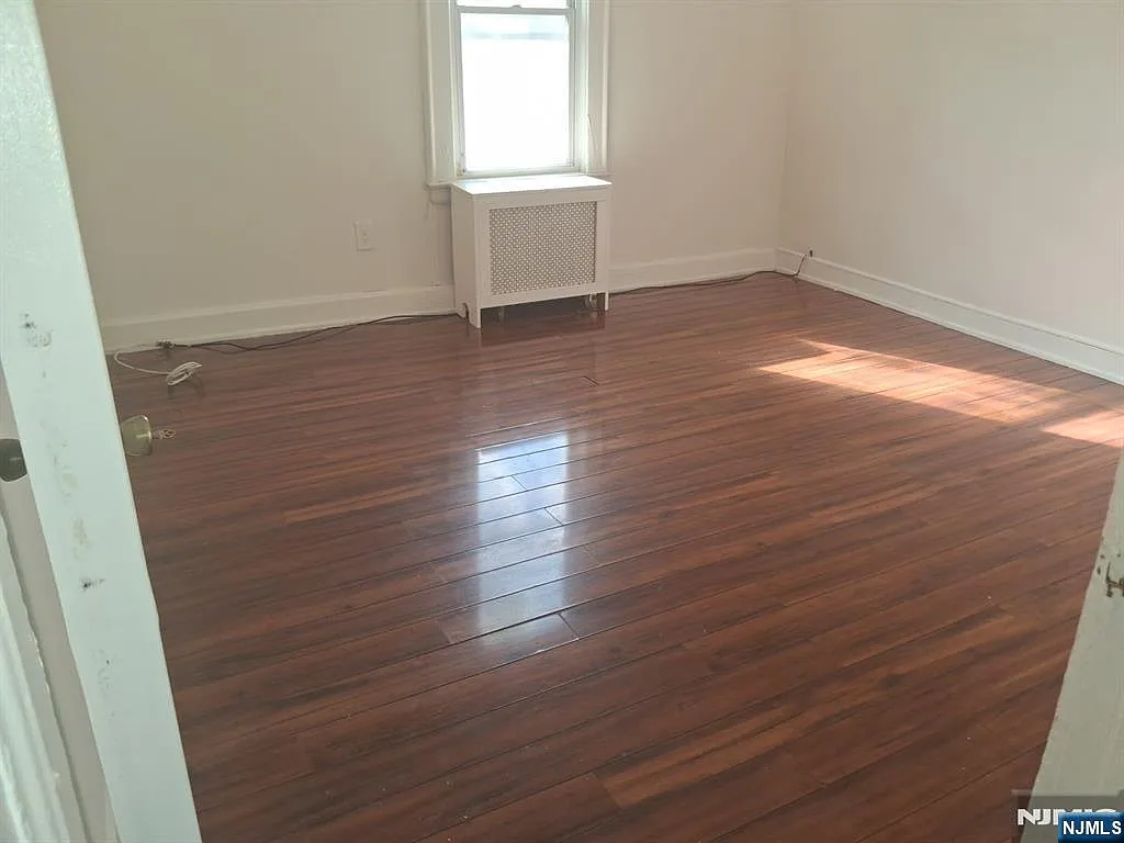 2 bed, 1.0 bath, $1,900 — Photo 4