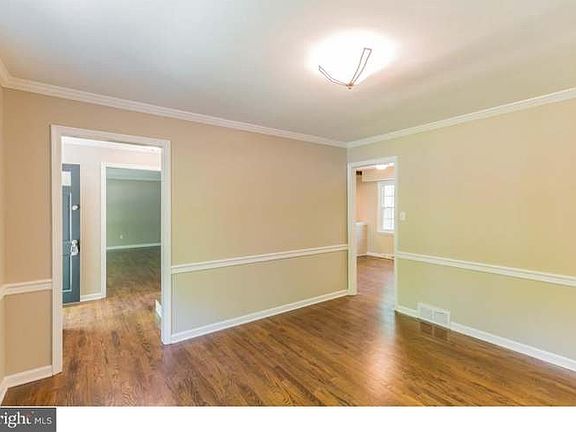 3rd image of 303 N Woodmont Dr