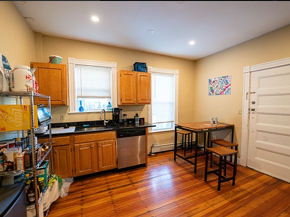 4th image of 47A Hillside St APT 1