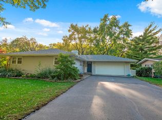 919 Valley Ln, Lockport, IL 60441