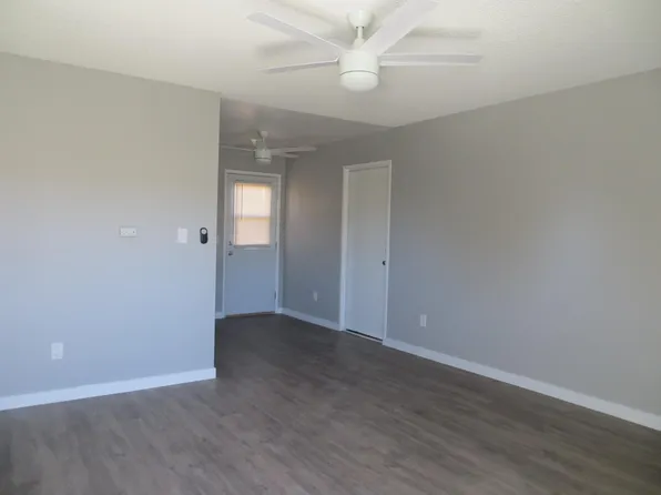 15766 Sequoia St APT 8, Hesperia, CA 92345