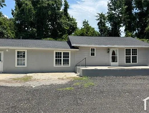 3 bed, 1025 sqft, $1,700 — Photo 1