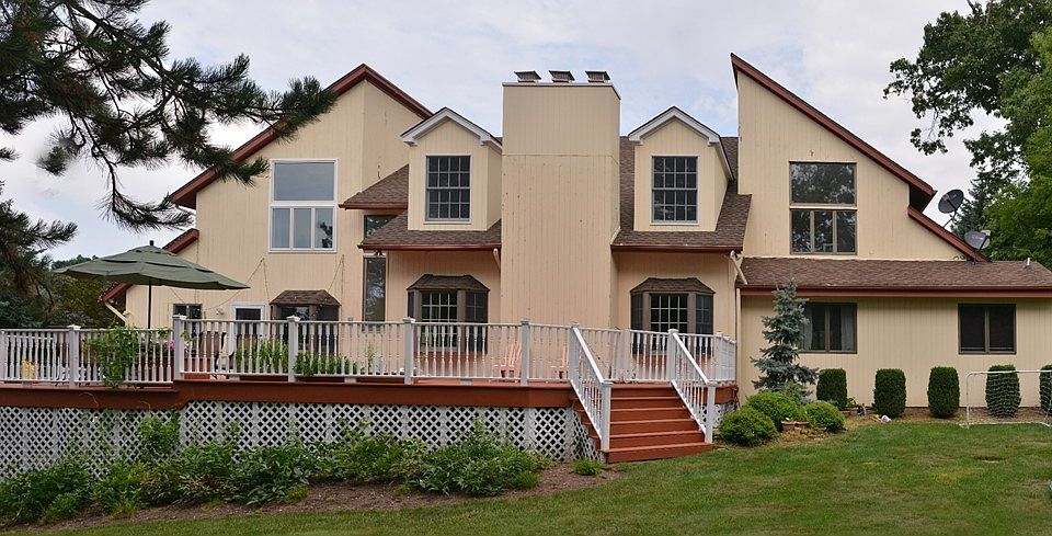 1st image of 28 Aspen Dr