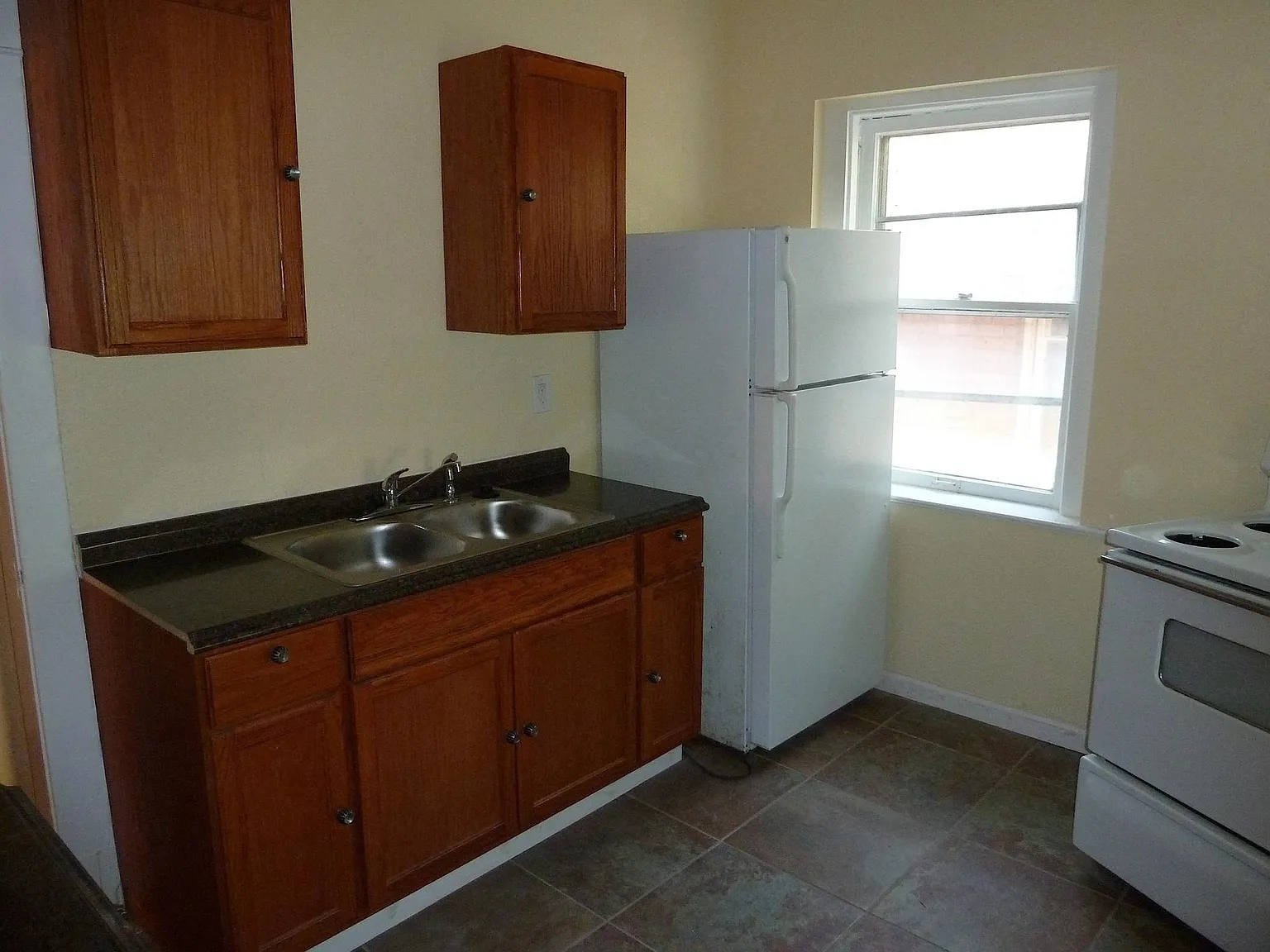 3916 Clark Ave — Photo 2