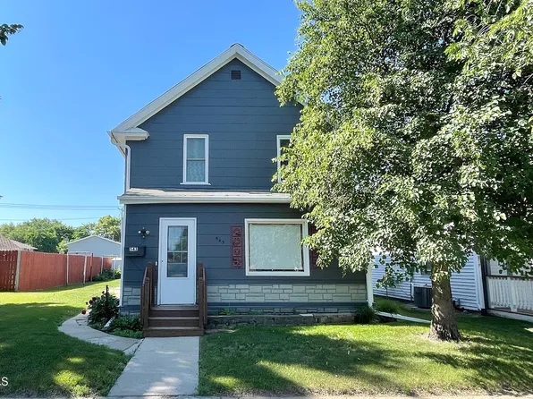 543 1st St W, Jamestown, ND 58401