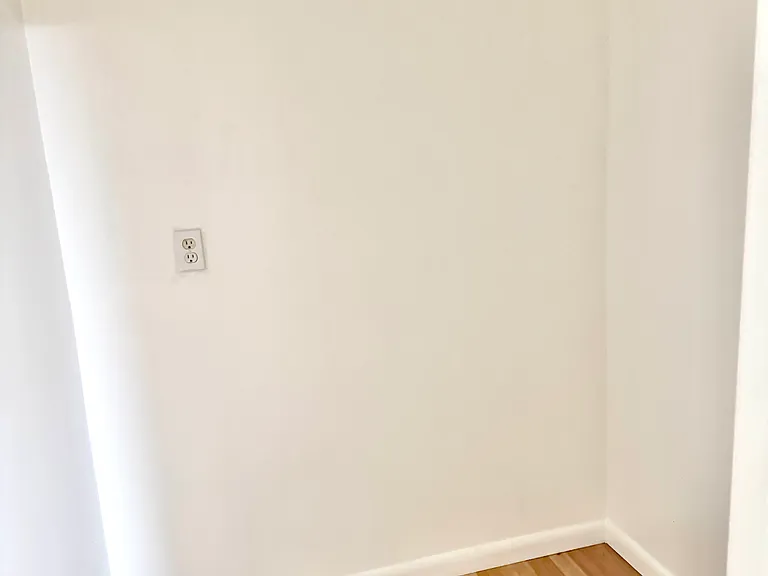 Walk-in closet 1