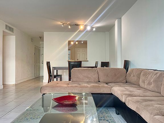 5th image of 3551 NE 169th St APT 112