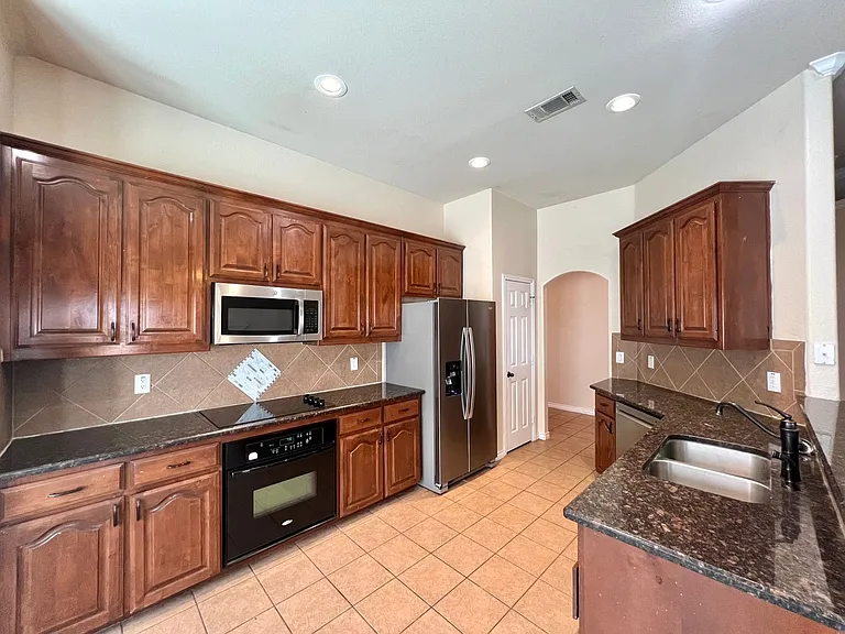 15004 Waters Dr — Photo 7