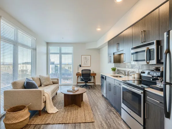 306 Queen Anne