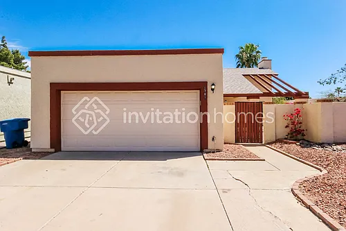 1701 N Pleasant Dr Photo 1