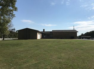 90 Golf Course Rd, Eldorado, IL 62930