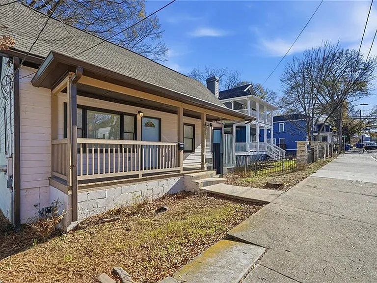 698 Garibaldi St SW — Photo 24