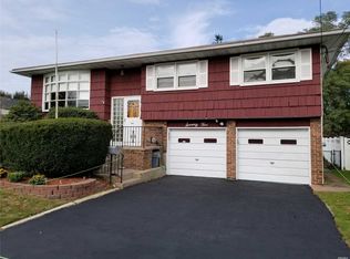75 Tippin Dr, Huntington Station, NY
